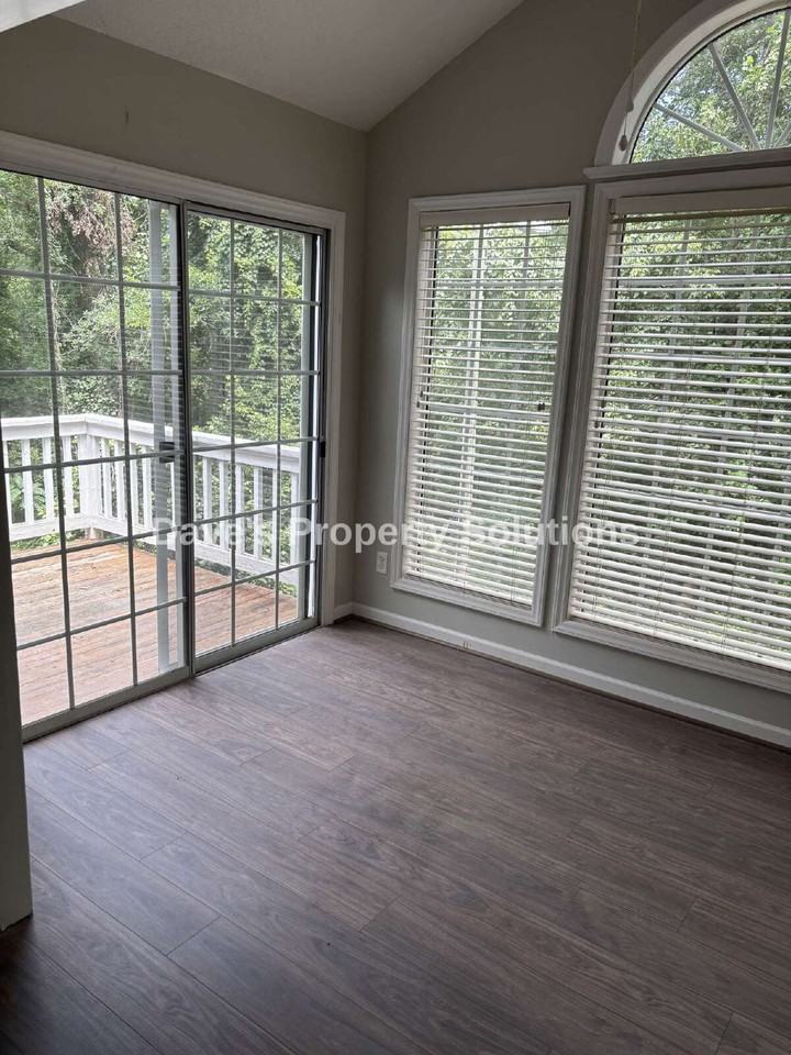 616 Balfour Rd - Photo 4 of 15