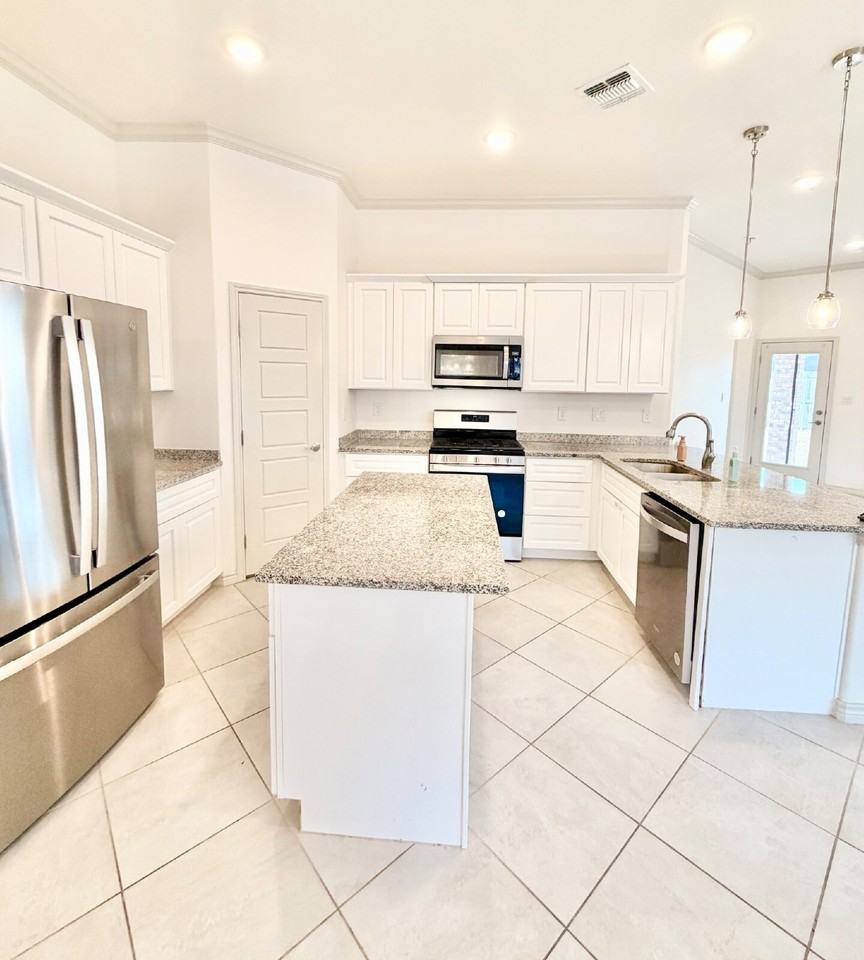 LZ 5401 Lamont Avenue - Photo 3 of 20