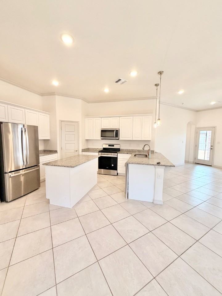 LZ 5401 Lamont Avenue - Photo 5 of 20