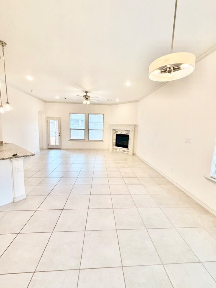 LZ 5401 Lamont Avenue - Photo 6 of 20