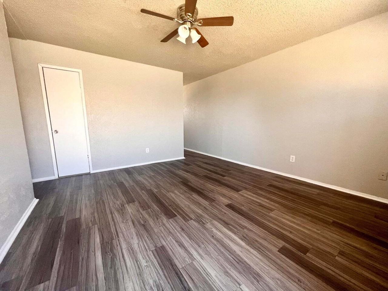 LZ 527 42nd Street A - Photo 2 of 12