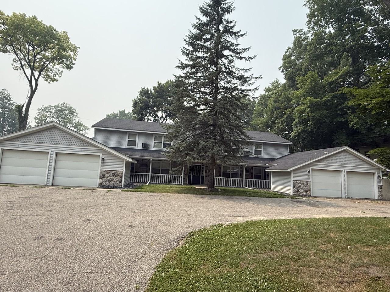 602 N Church St - Photo 2 of 17