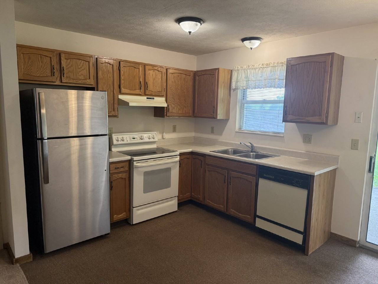 602 N Church St - Photo 6 of 17