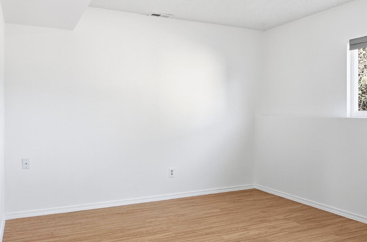 701 Autumn Pl - Photo 2 of 31
