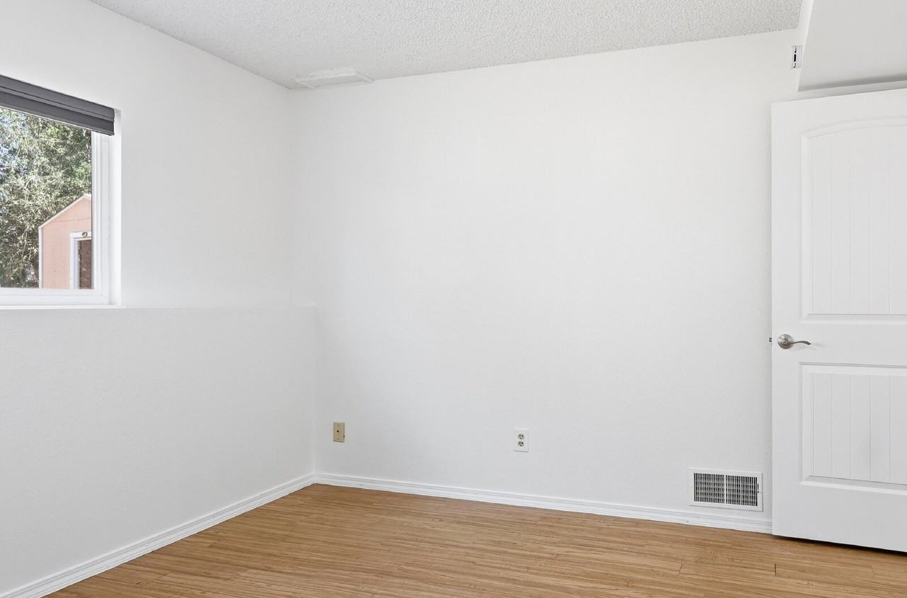 701 Autumn Pl - Photo 3 of 31