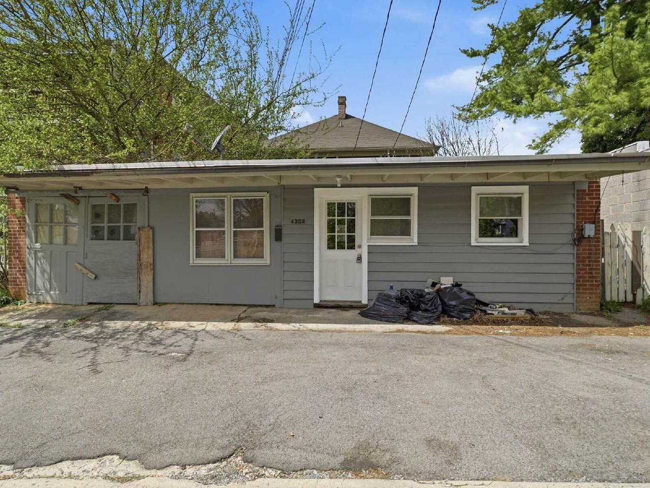 430R N Locust St - Photo 2 of 13
