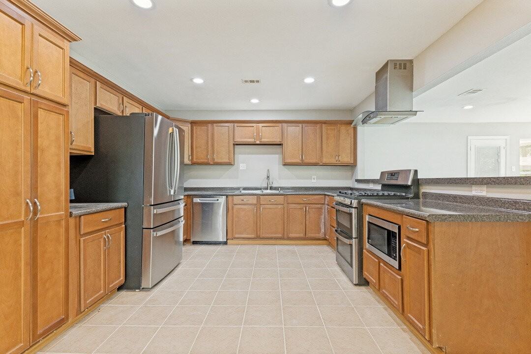 5786 Rockhill Rd - Photo 2 of 12