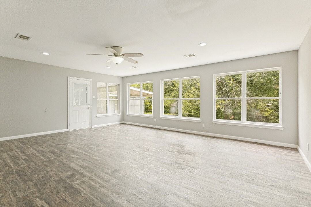 5786 Rockhill Rd - Photo 3 of 12