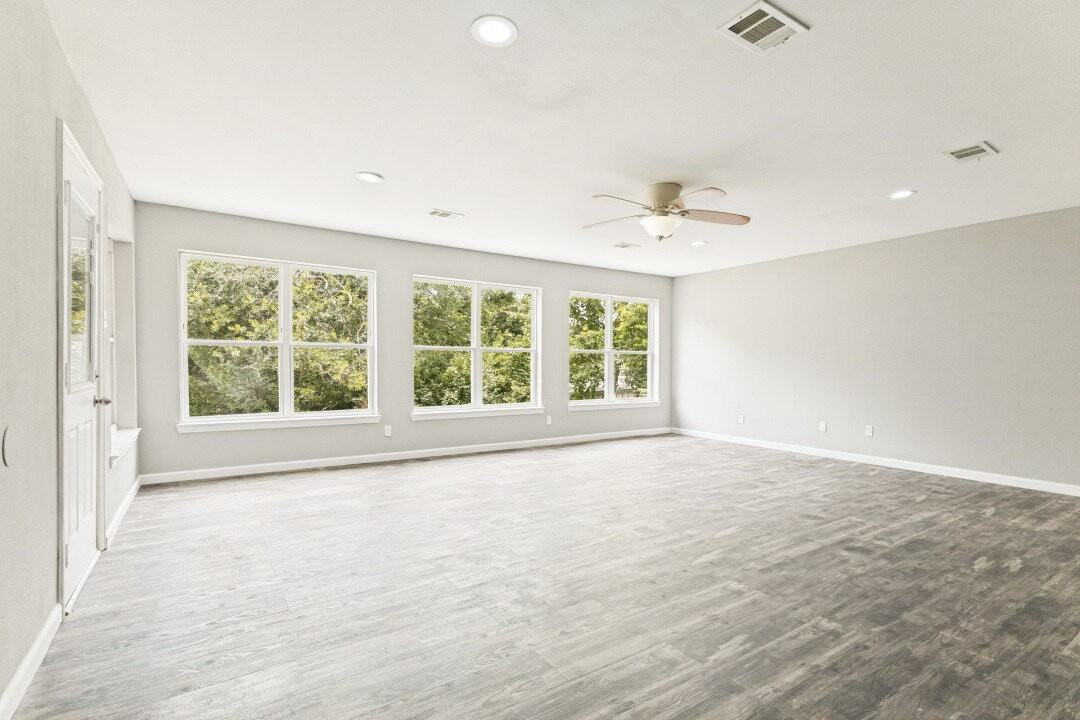 5786 Rockhill Rd - Photo 4 of 12