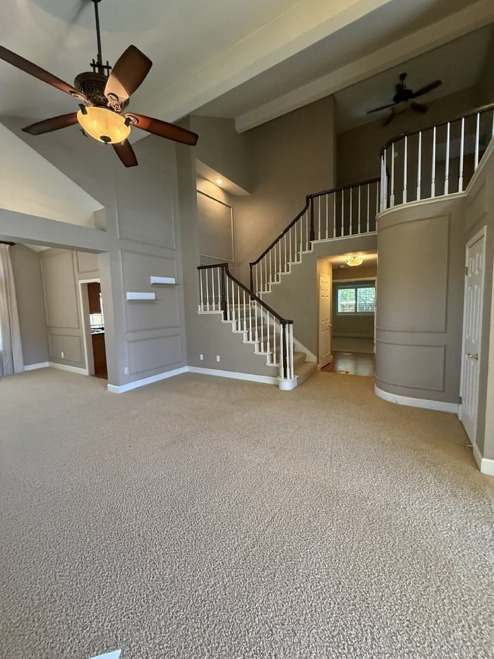 3010 Boardwalk St - Photo 6 of 40