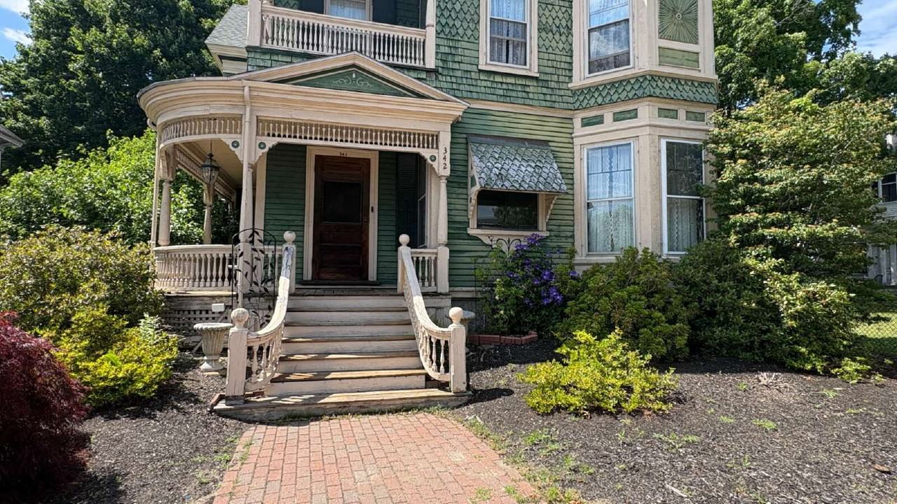 342 Main St - Photo 2 of 36