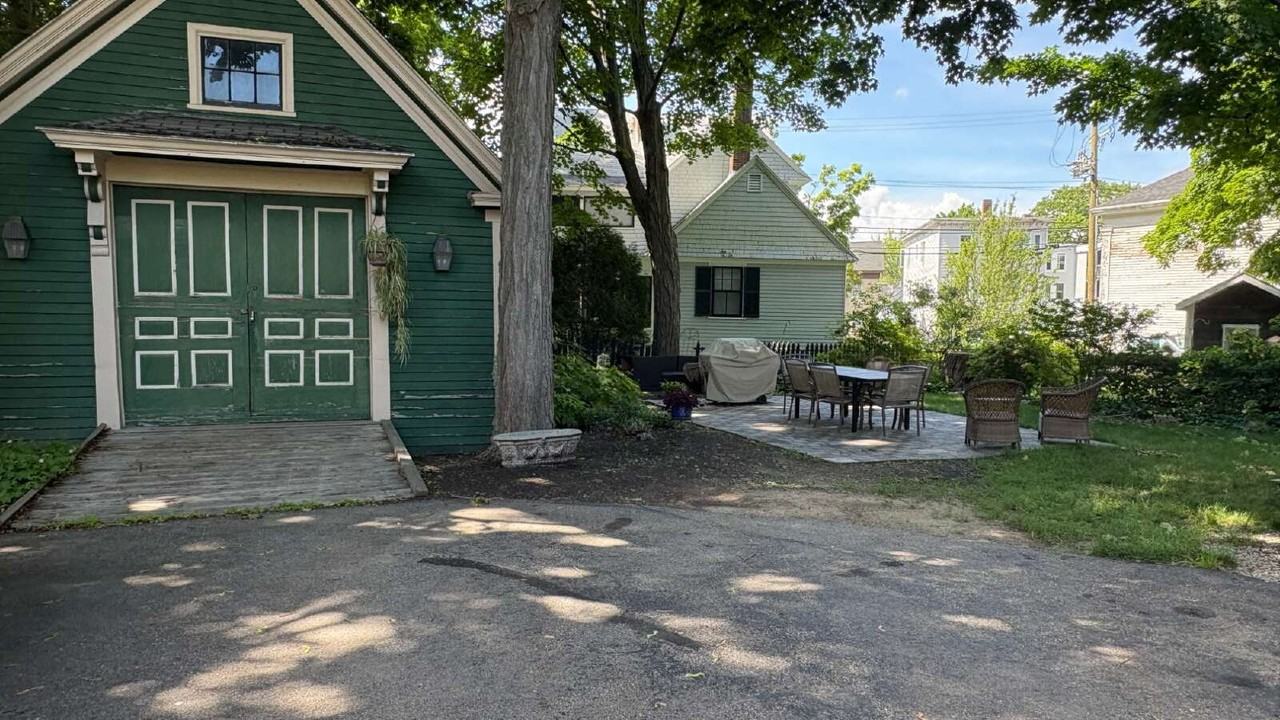 342 Main St - Photo 3 of 36