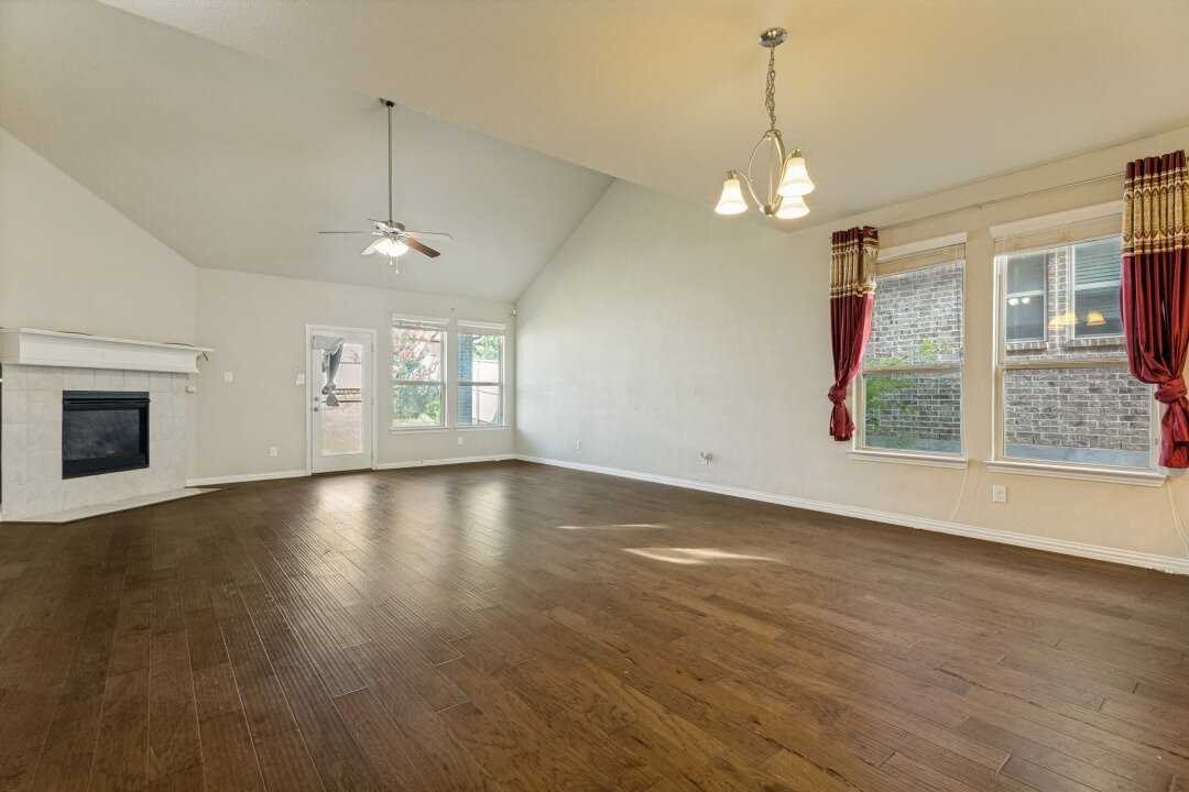 220 Black Alder Dr - Photo 4 of 16