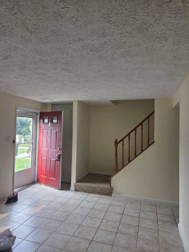 129 Sandalwood Ct - Photo 2 of 8