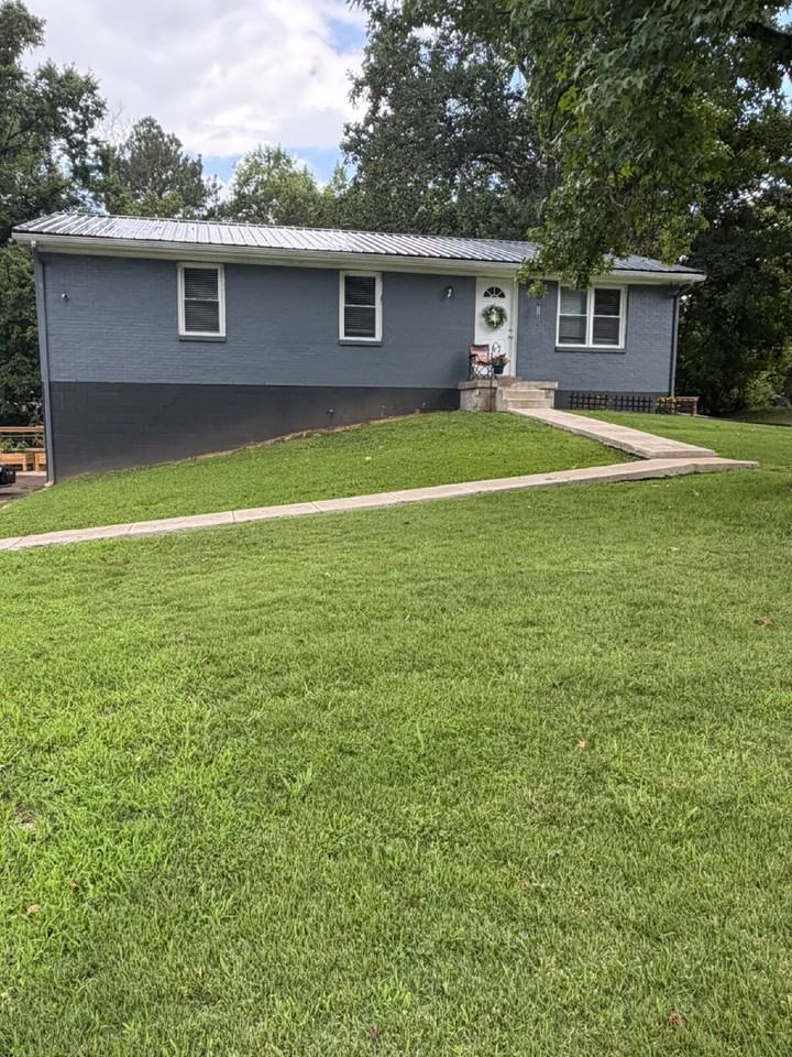 726 Lafayette Rd - Photo 2 of 21