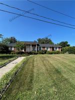 featured image of 2 Woodfern Cir