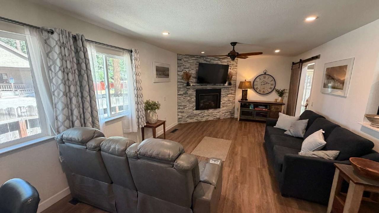 2234 Barton Ave - Photo 2 of 19