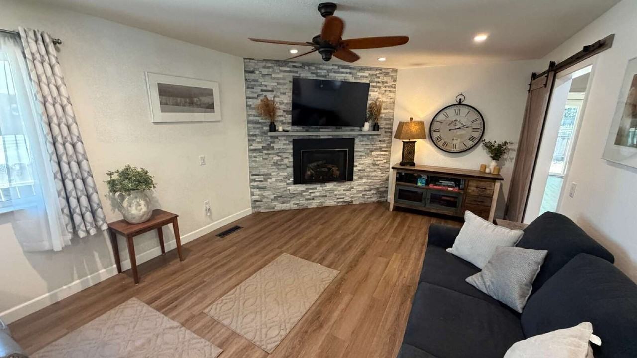 2234 Barton Ave - Photo 3 of 19