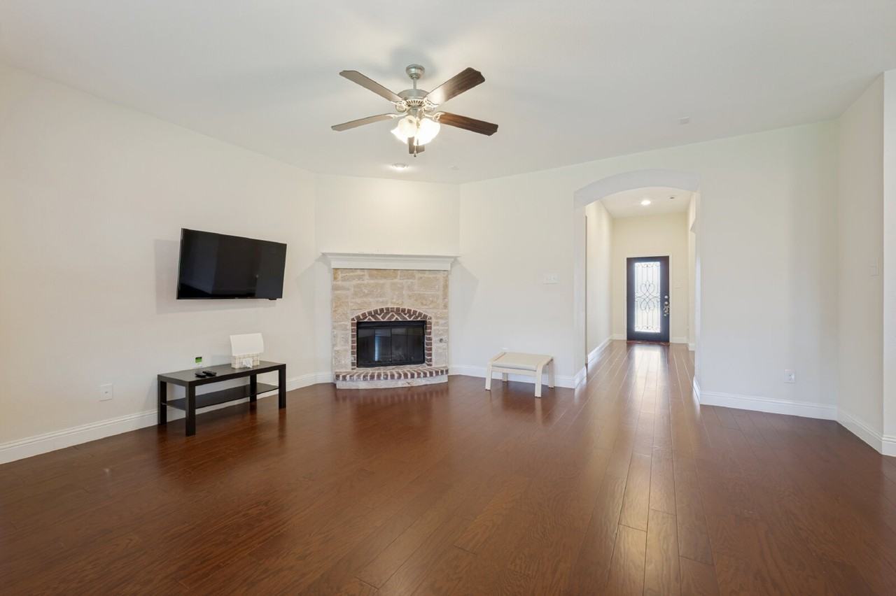 1421 Grackle Dr - Photo 5 of 26