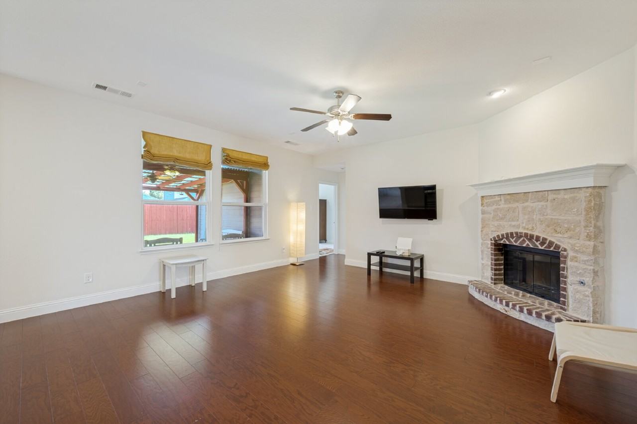 1421 Grackle Dr - Photo 6 of 26