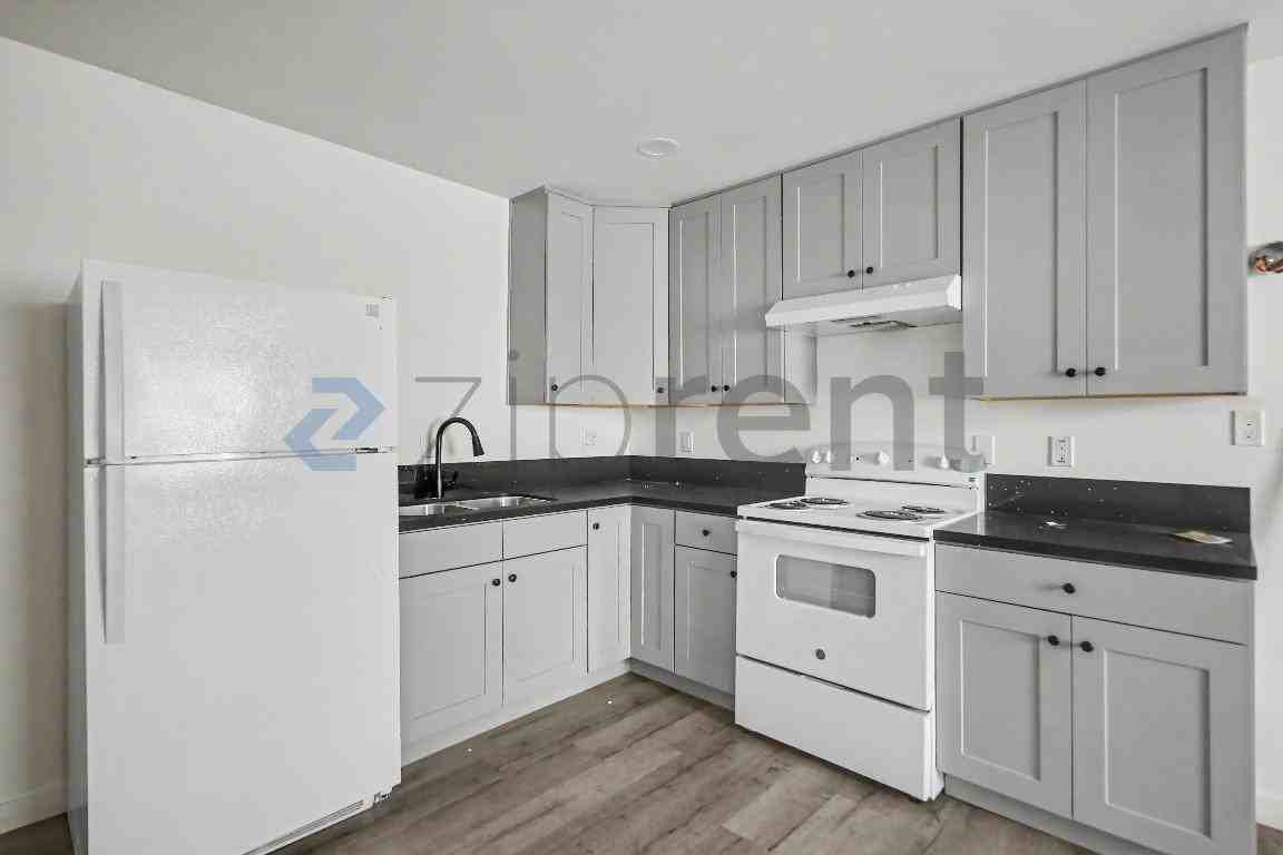 5840 Denver Ave - Photo 6 of 9