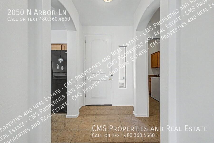 2050 N Arbor Ln - Photo 3 of 24