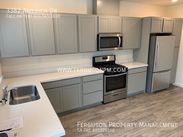 3382 America Dr - Photo 3 of 18