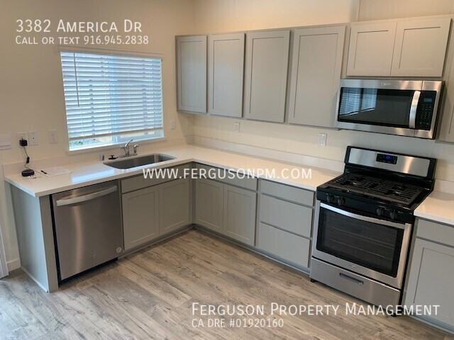 3382 America Dr - Photo 4 of 18