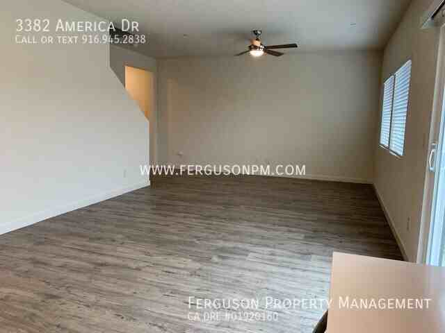 3382 America Dr - Photo 7 of 18