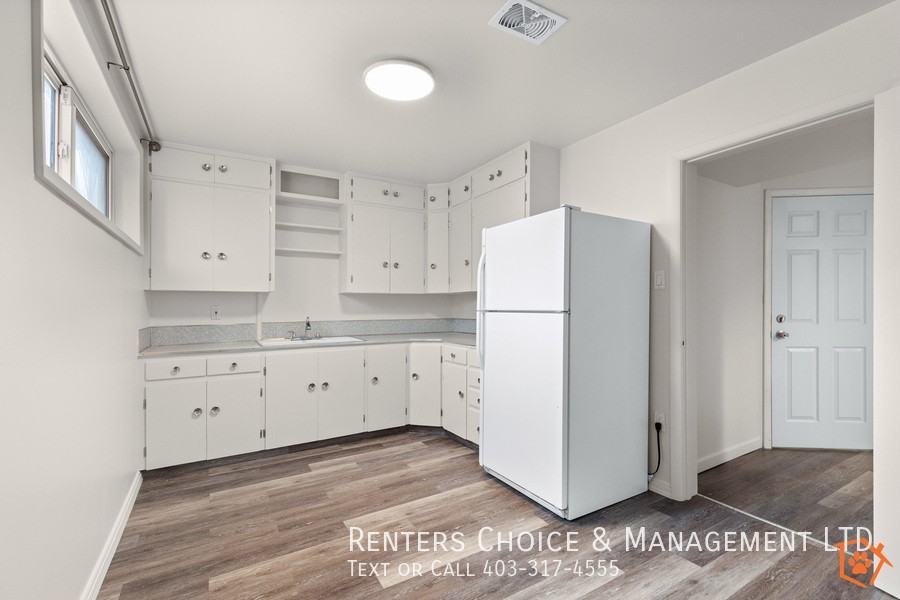 669B 5 St Sw - Photo 4 of 22