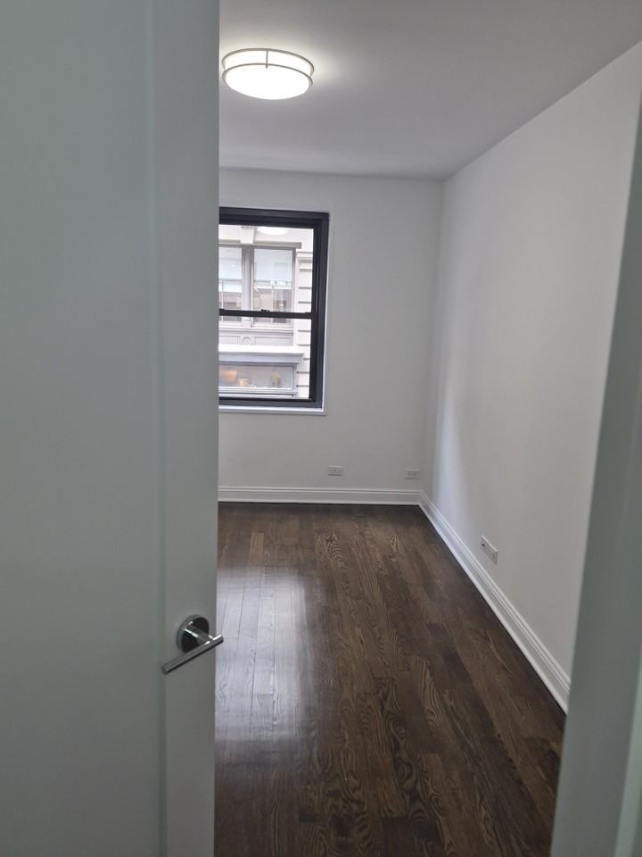 W 55th Midtown Manhattan #4 - Photo 6 of 10