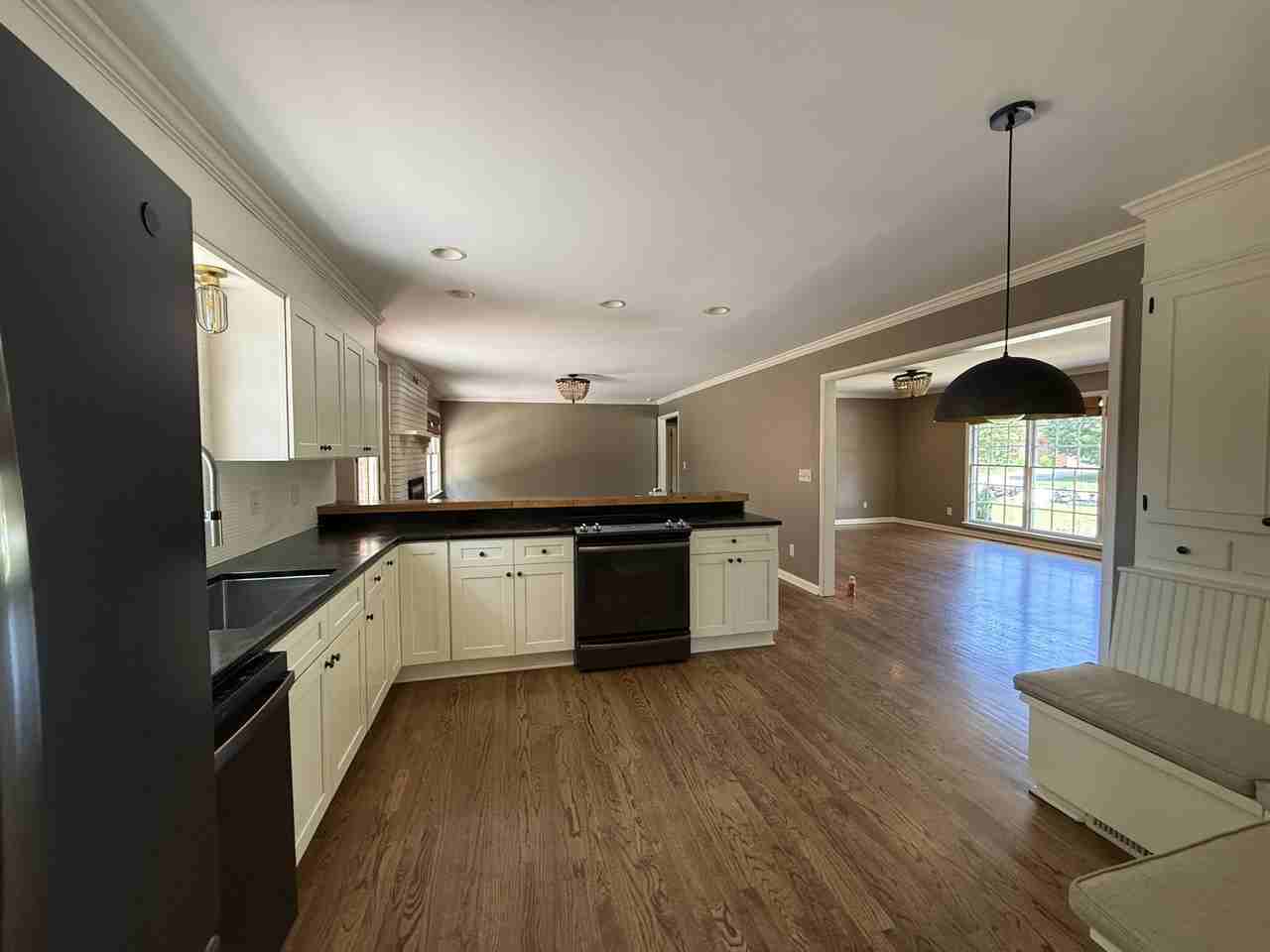 912 San Ramon Ave Se #NA - Photo 3 of 25