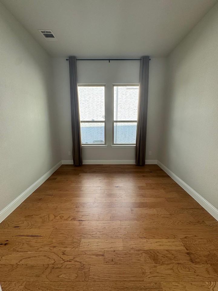 4112 Dunlap Dr #NA - Photo 6 of 12