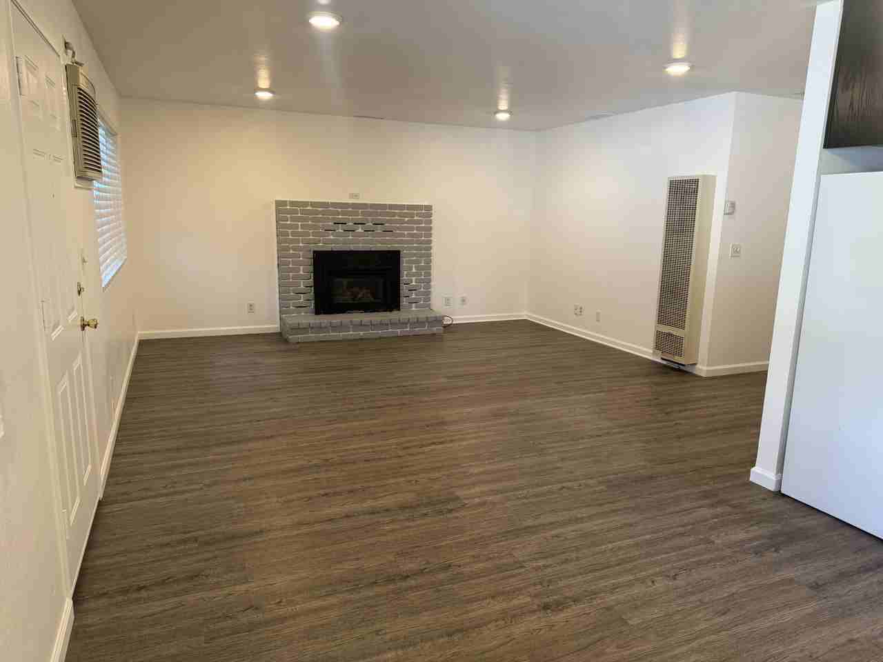 640 Reeds Ave #B - Photo 2 of 8