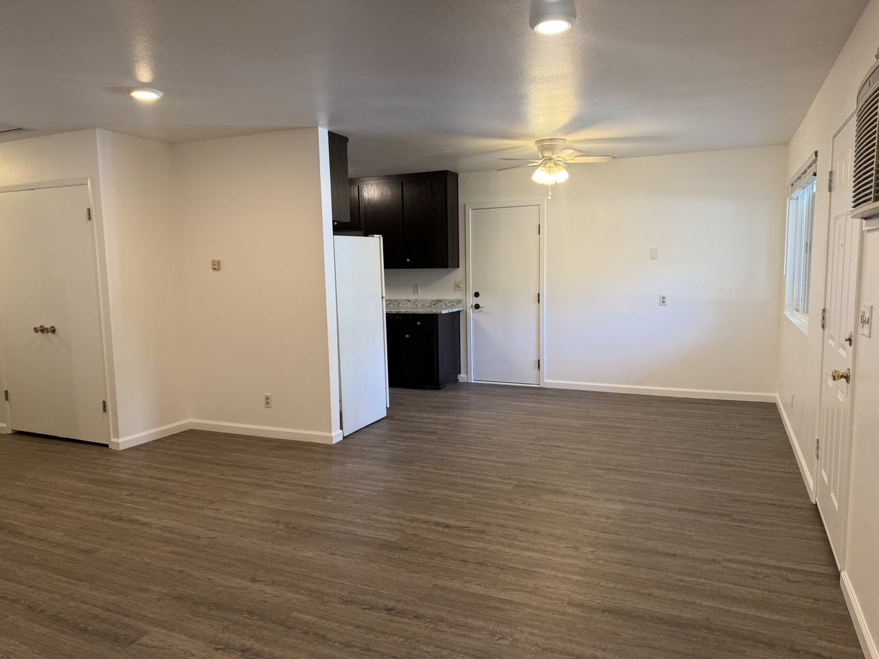 640 Reeds Ave #B - Photo 5 of 8