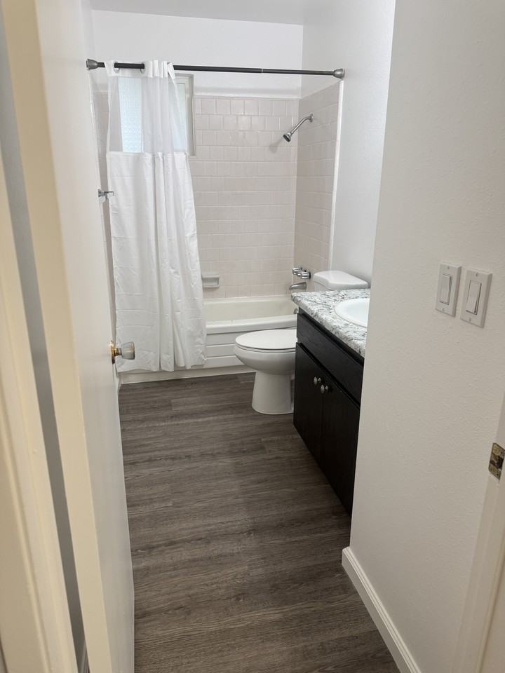 640 Reeds Ave #B - Photo 6 of 8