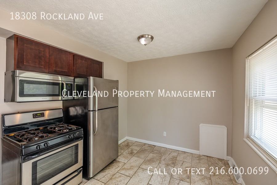 18308 Rockland Ave - Photo 2 of 19