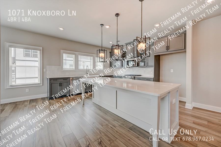 1071 Knoxboro Ln - Photo 5 of 25