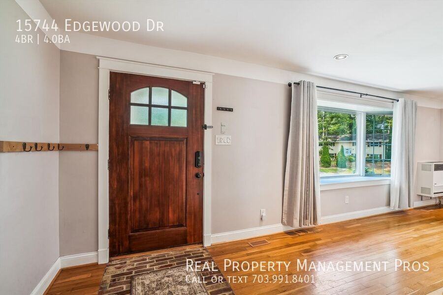 15744 Edgewood Dr - Photo 2 of 43