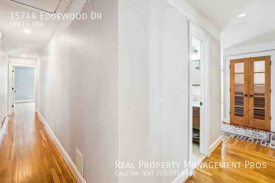 15744 Edgewood Dr - Photo 3 of 43