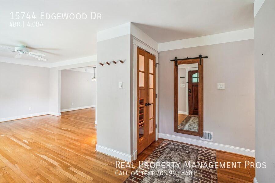 15744 Edgewood Dr - Photo 4 of 43
