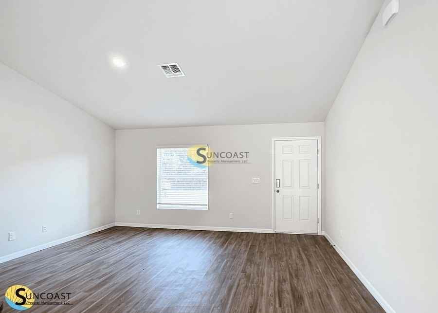 17389 Tyler Ave - Photo 3 of 30