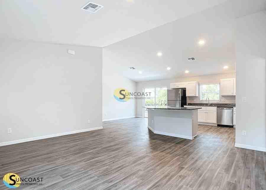 17389 Tyler Ave - Photo 4 of 30