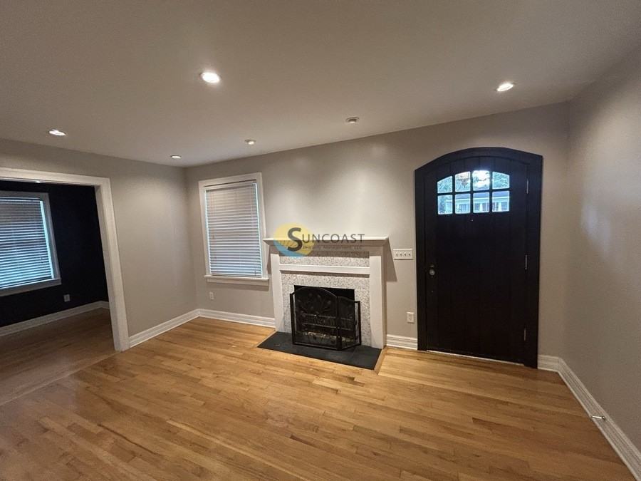 353 W 68th St - Photo 4 of 31