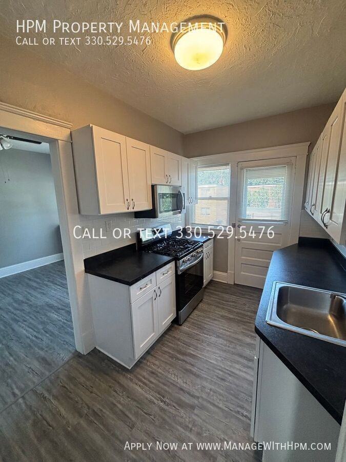 18251 Detroit Ave #8 - Photo 4 of 9