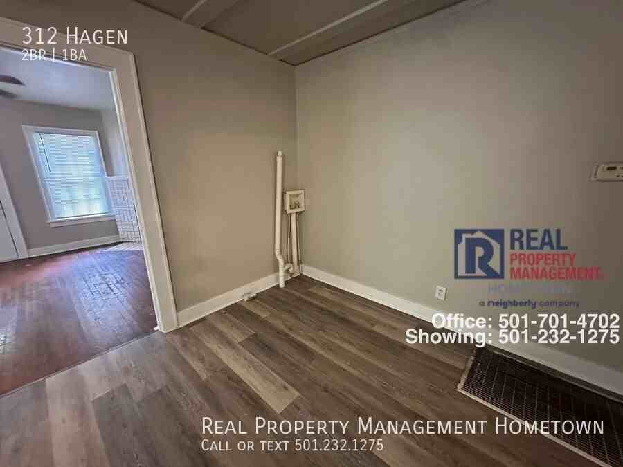 312 Hagen St - Photo 5 of 11