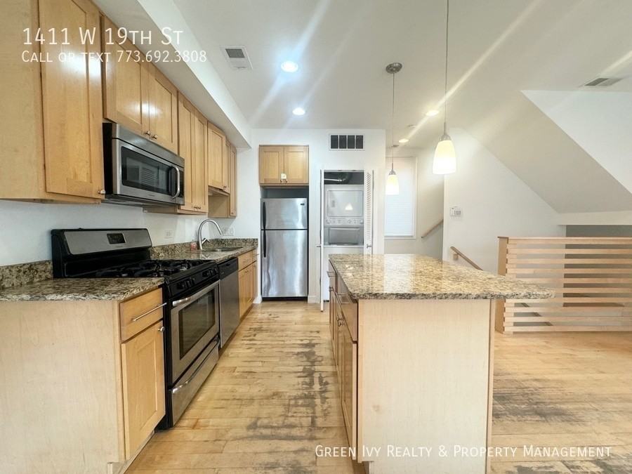 1411 W 19th St - Photo 3 of 21