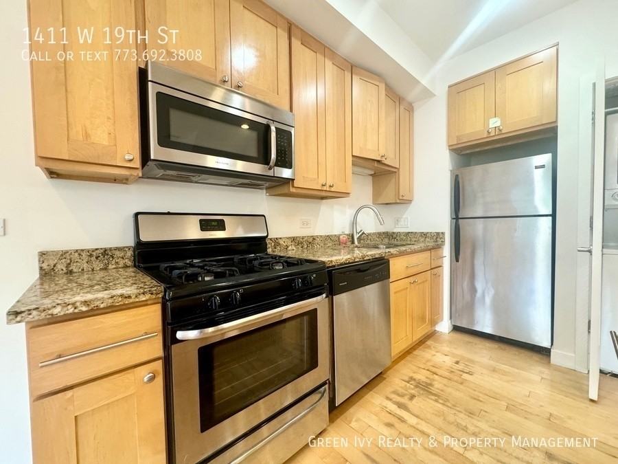 1411 W 19th St - Photo 4 of 21