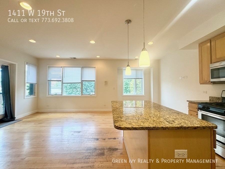 1411 W 19th St - Photo 5 of 21