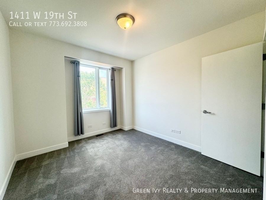 1411 W 19th St - Photo 7 of 21